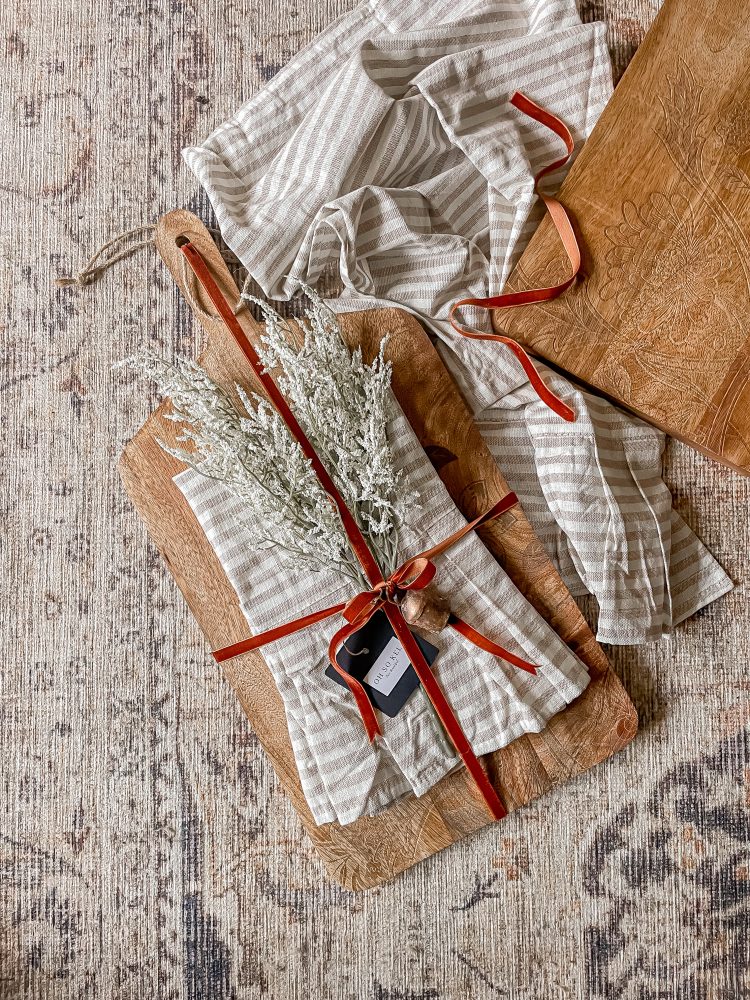 Kitchen Lovers Wooden Board & Tea Towel Gift Set