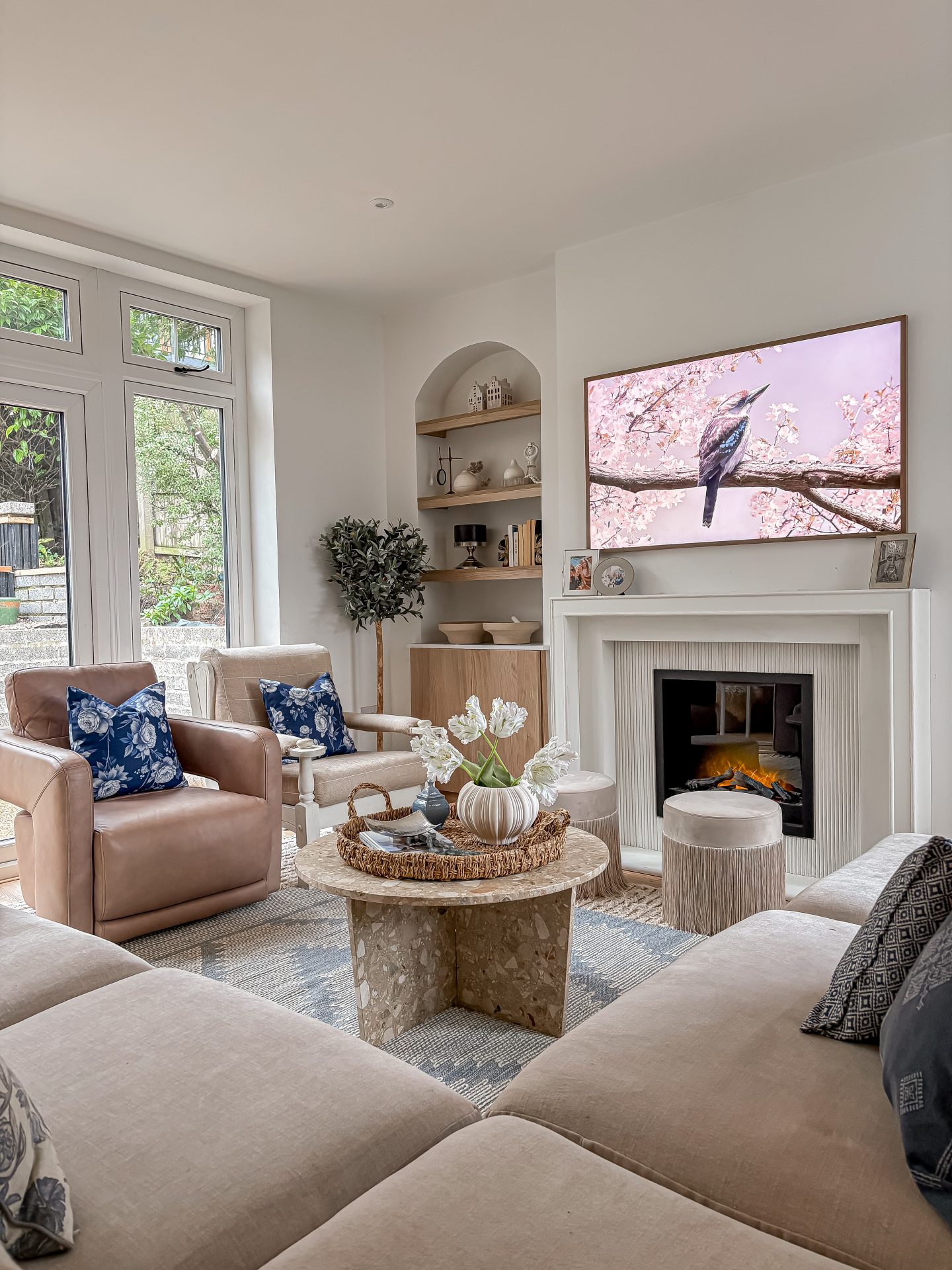 Using Soft Hues and Simple Lines for Curated Styles in 2026